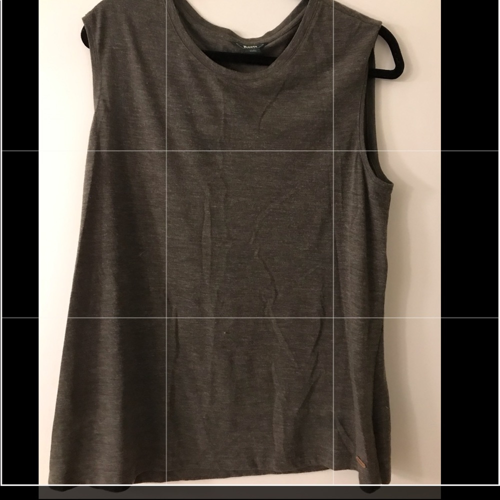 ROOTS green muscle tee size L